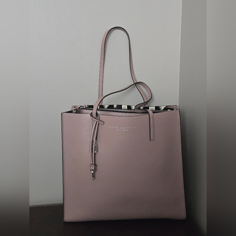 Marc Jacobs Blush Pink Leather Tote with Gold Charm - Picture 2 of 10